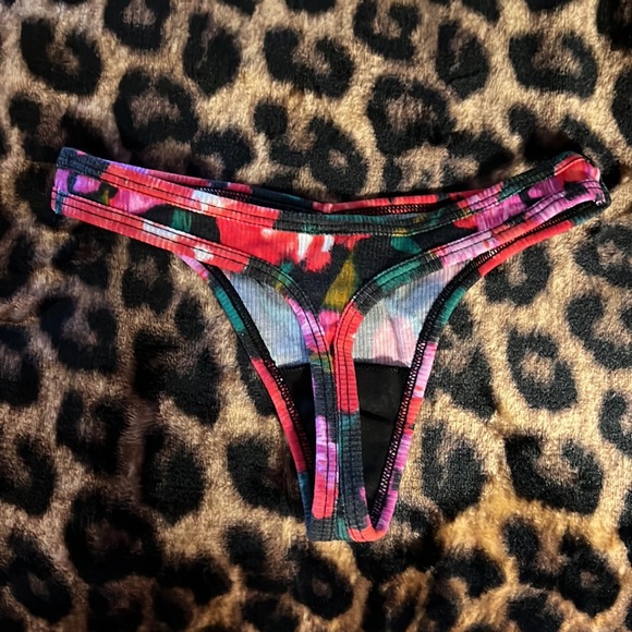 VS PINK panties size XS NWT - Picture 3 of 4